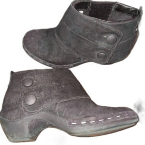 Merrell Luxe Black Button Leather Booties